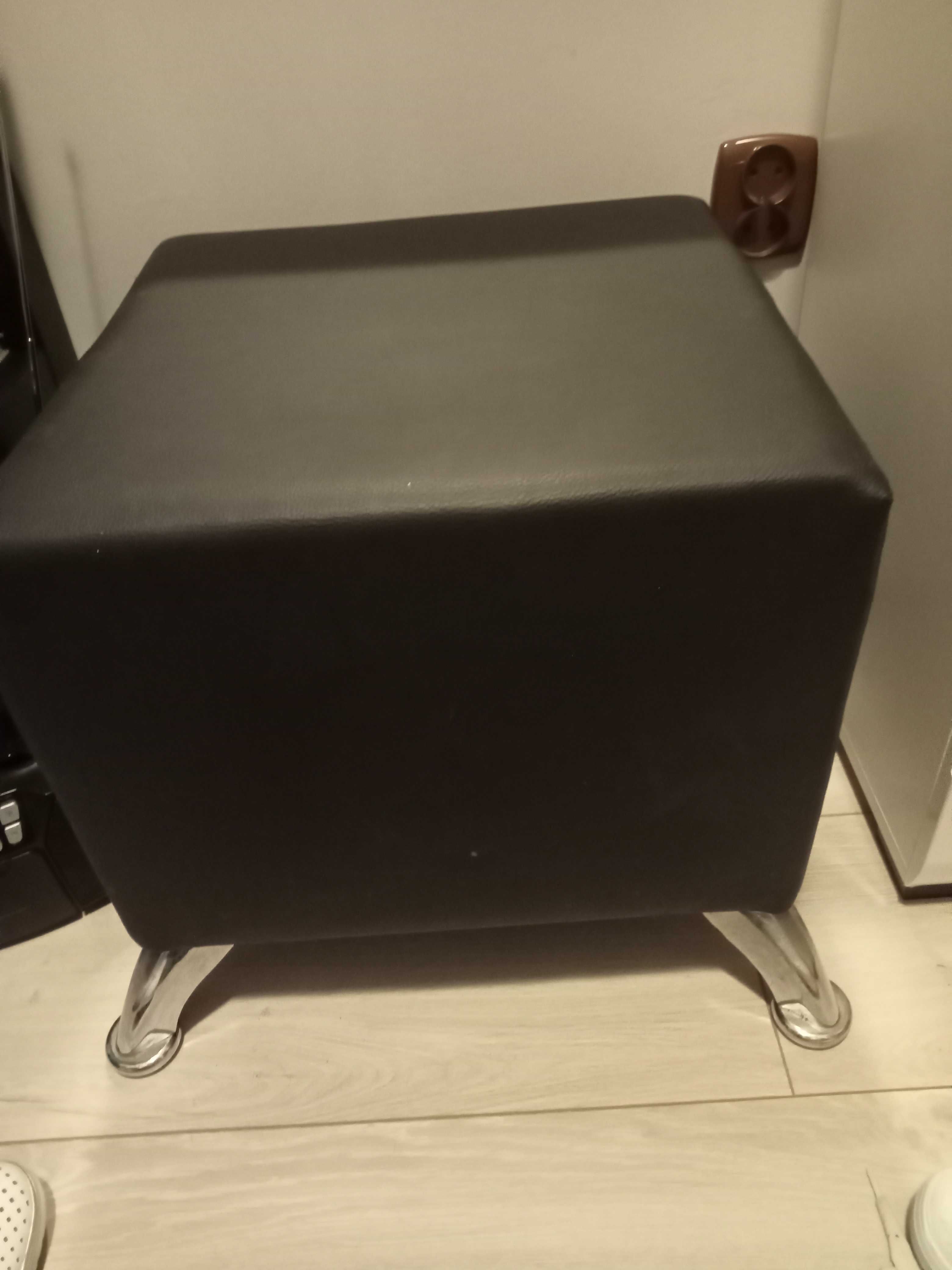 Fuga kwadratowa 40x40 na metalowych nogach loft