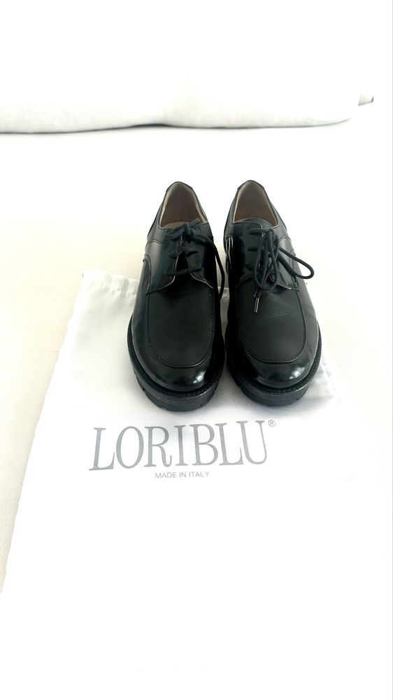 Sapatos pretos Loriblu