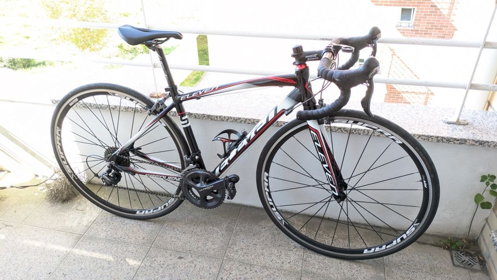 Bicicleta de estrada Eleven c/ grupo Ultegra 10v