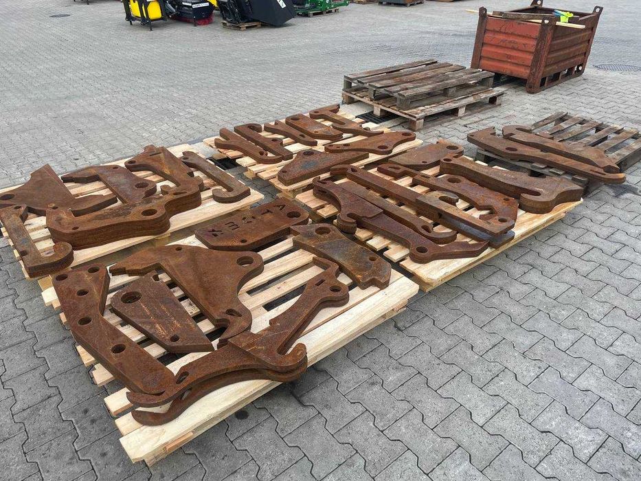 Проушини для ковшів, різні моделі JCB, Manitou, Dieci, BobTach, Bobcat