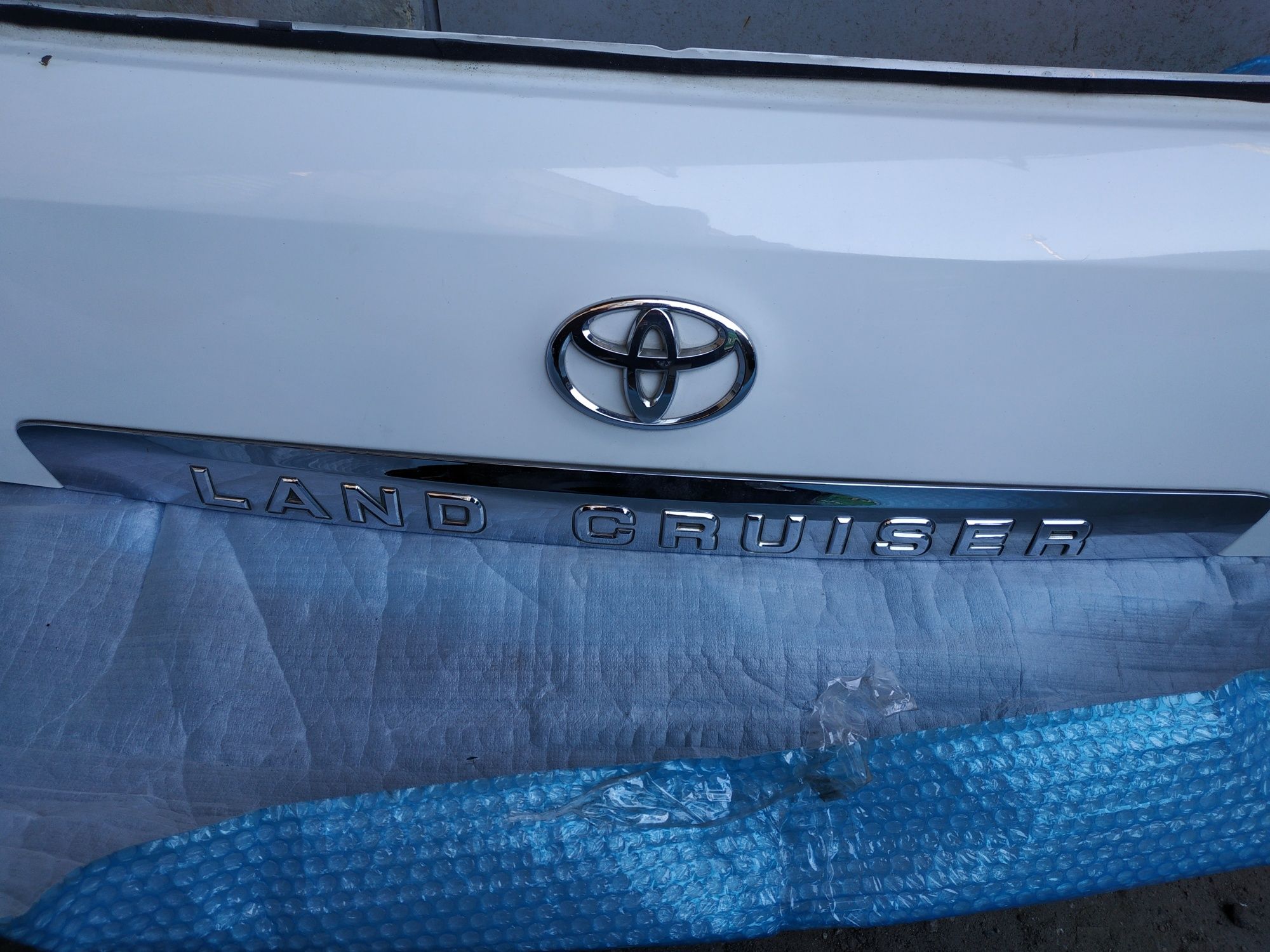 Крышка багажника. Ляда. Toyota land cruiser 200.