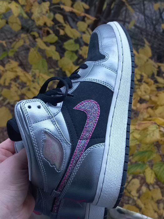 Оригінальні кросівки у розмірі 37,5