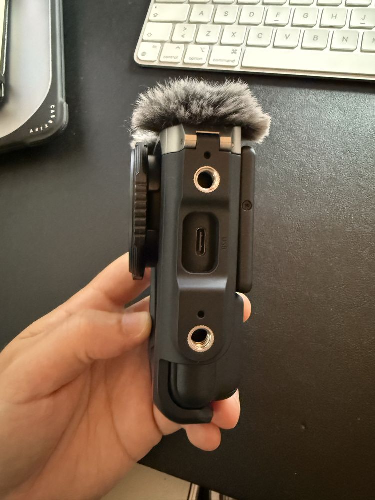Canon Powershot V10