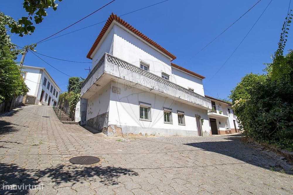 Moradia T4 para venda