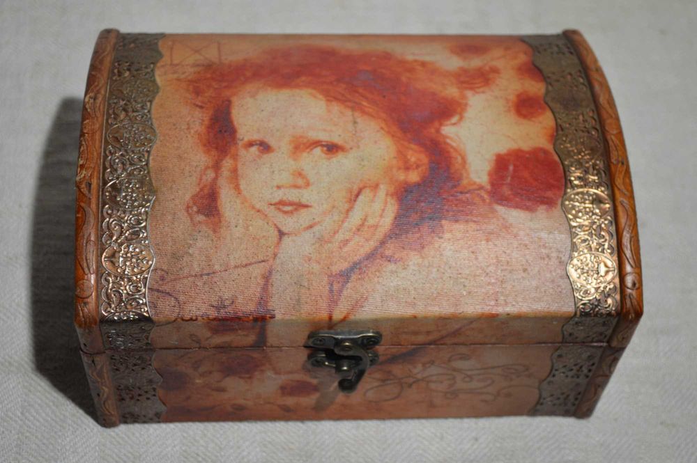 szkatułka pudelko  prl 22x15x11