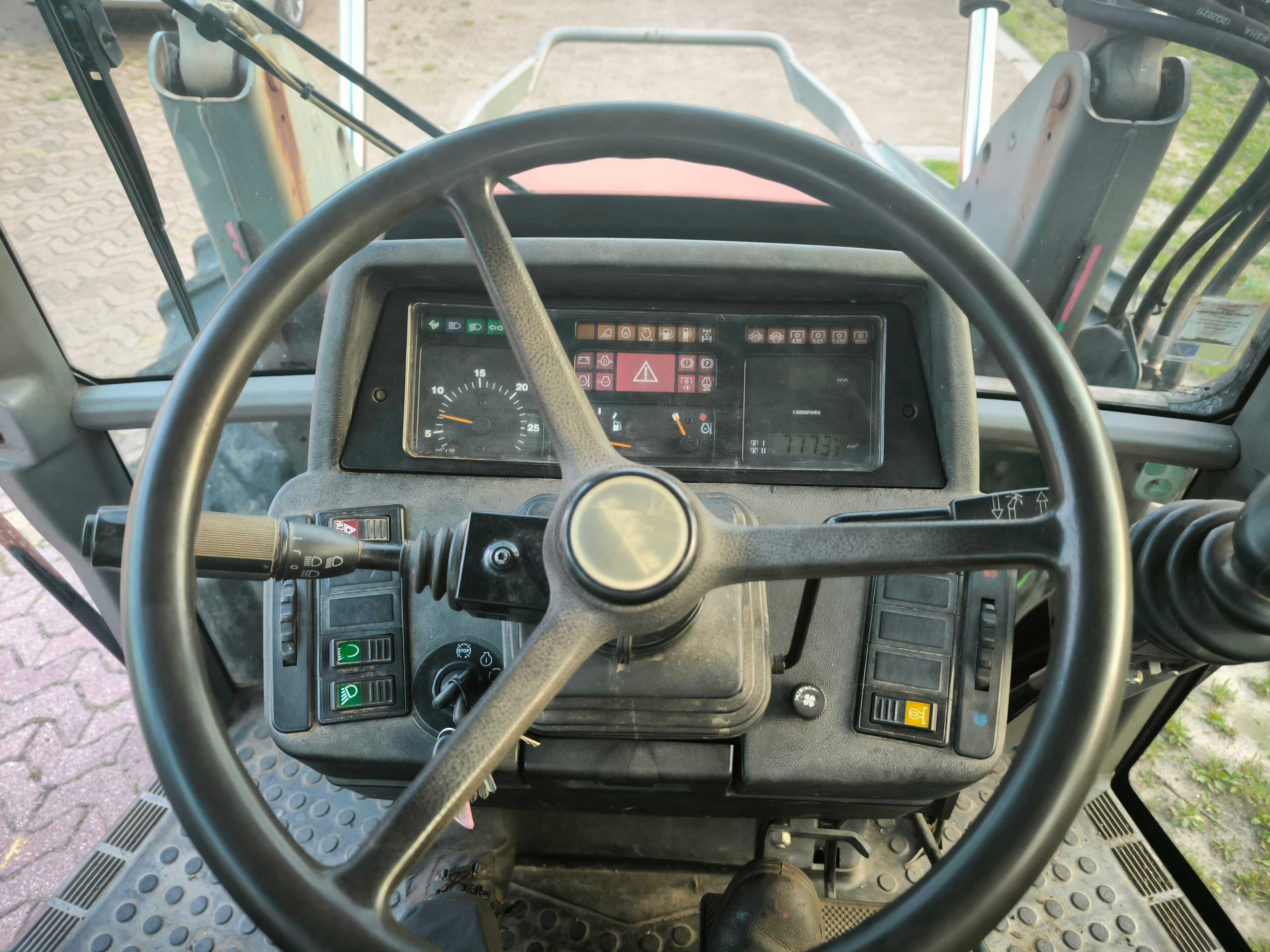 Case cs94 z ładowaczem