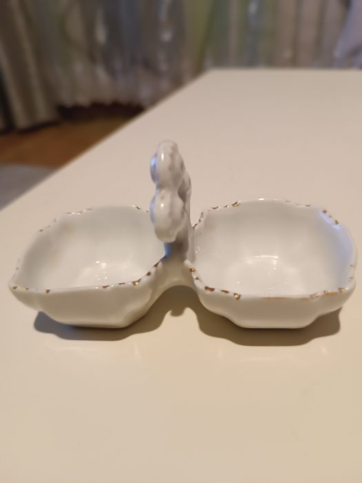 Kuzniecow solniczka porcelanowa