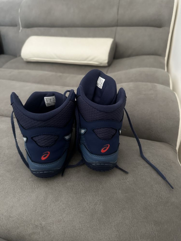 Боцовки Asics 38p matcontrol 2 б/у