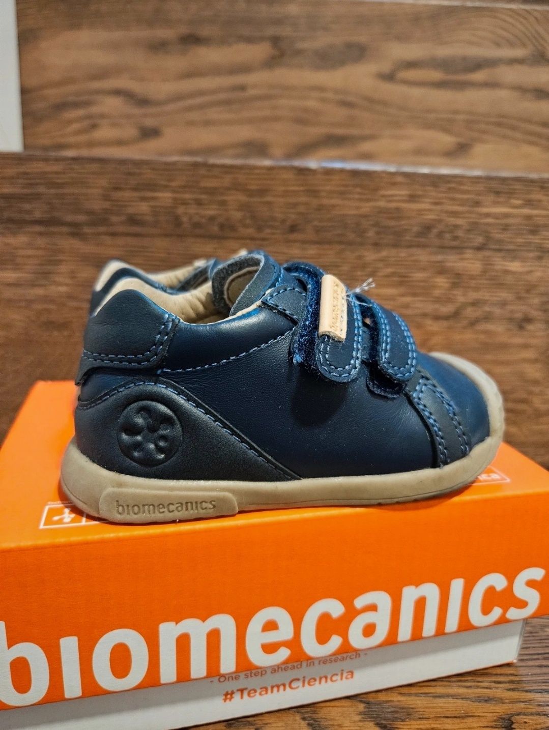 Buty dziecięce marki Biomecanics. Rozmiar 21.
