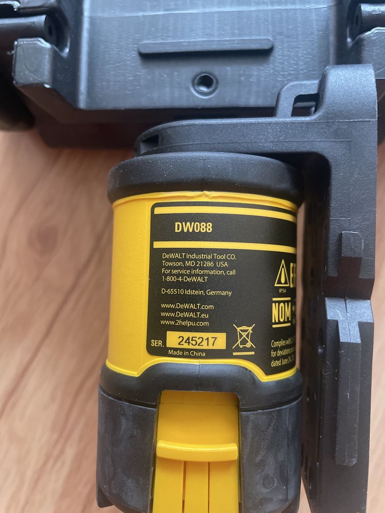 Dewalt dw088 poziomica lawerowa
