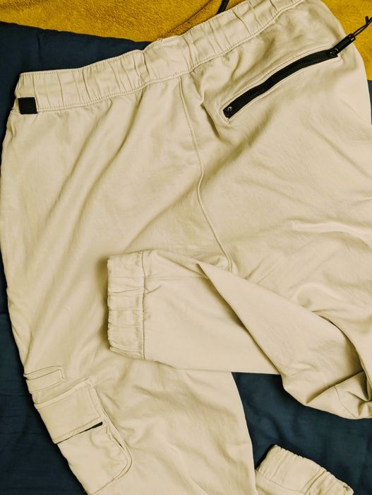 Карго штани чоловічі Bershka (розмір M) бежевий з резинкою