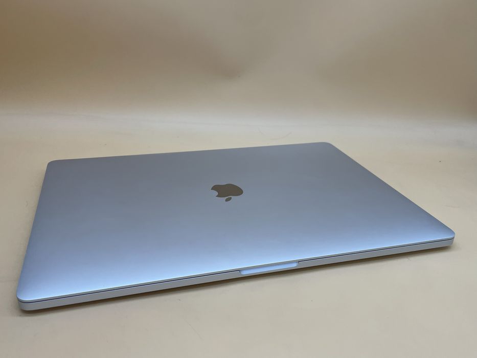 Macbook pro 16 2019 i9 32gb amd 5600 4tb памяті 85 циклів батарея