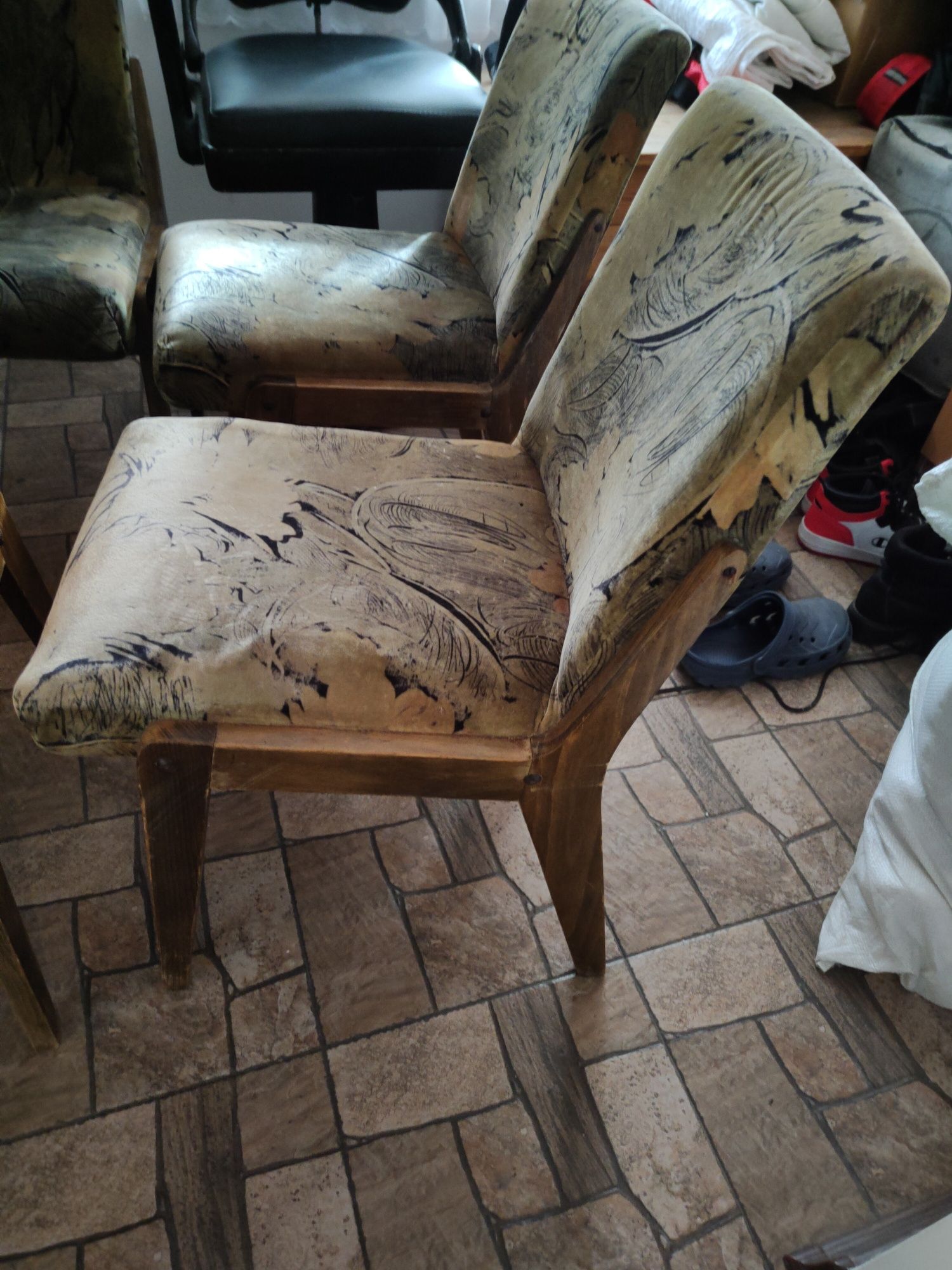 Krzesła z epoki PRL-u