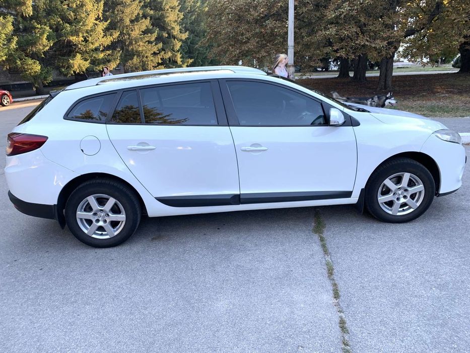 Рено меган      .