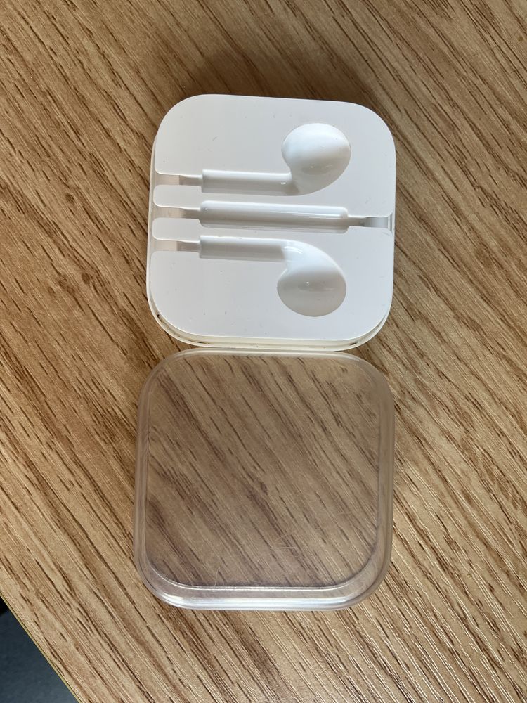 pudełko do słuchawek przewodowych douszne  Apple EarPods