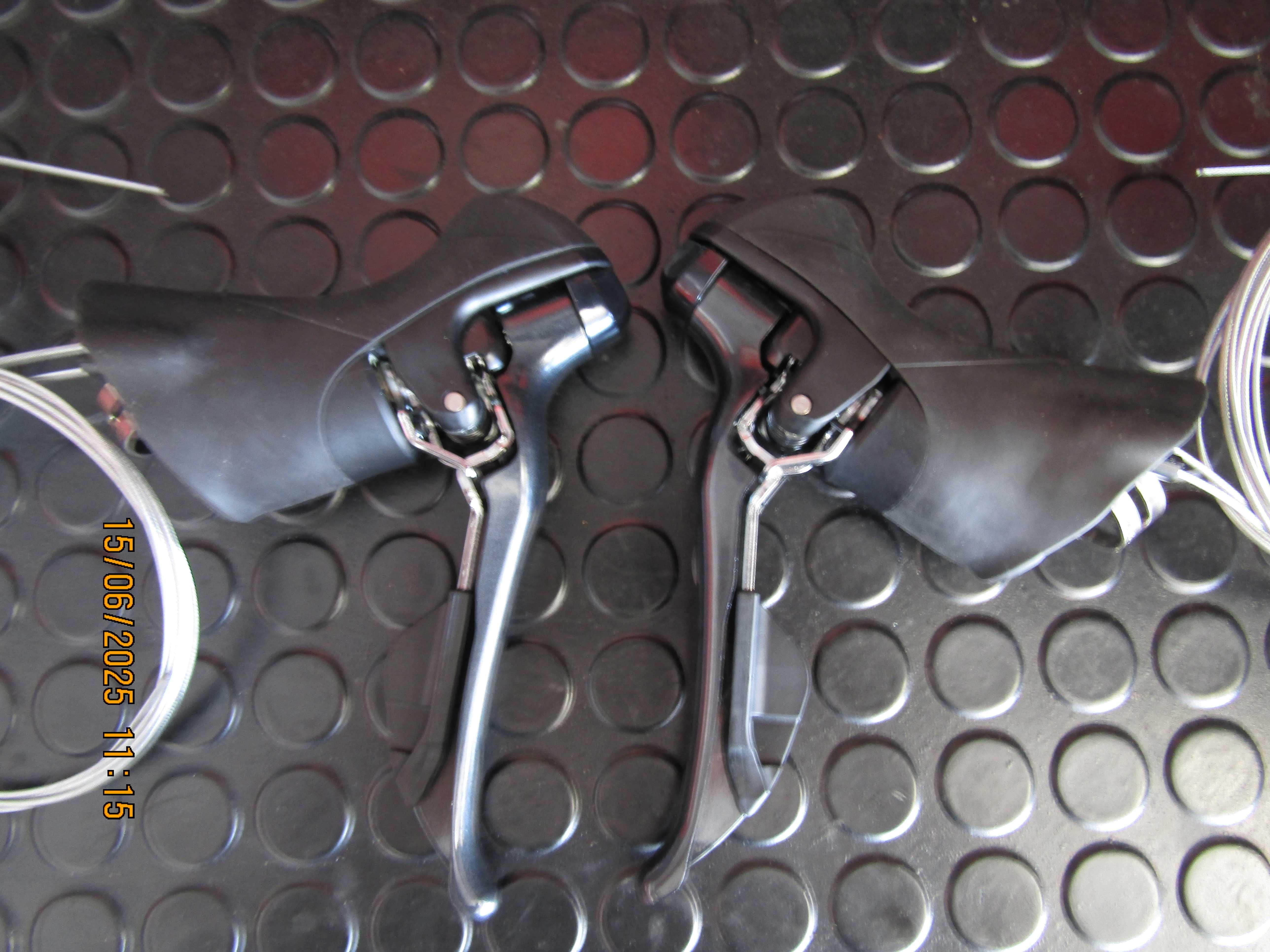 Nowy komplet klamkomanetek  Shimano SORA ST-R3000 2/9 rz.