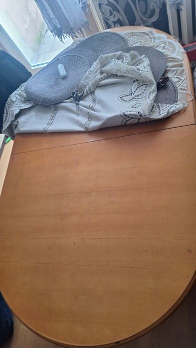 Stół pokojowy uzywany plus 4 krzesła za darmo