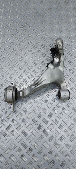 Важіль передньої підвіски лівий (RWD) на Infiniti Q50