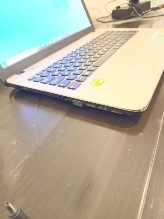 Portatil Asus A541U i7 com windows 11, impecavel