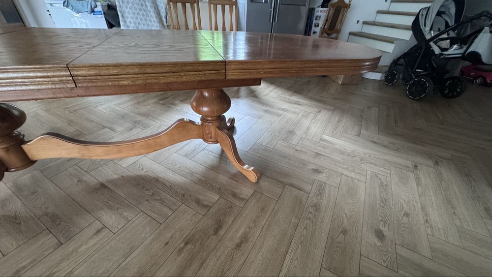 Duży stół stylowy