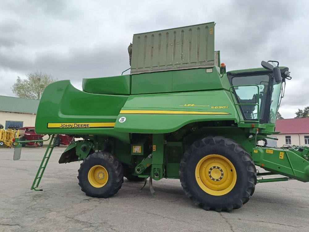 Комбайн John Deere S690i 2011 Продаж