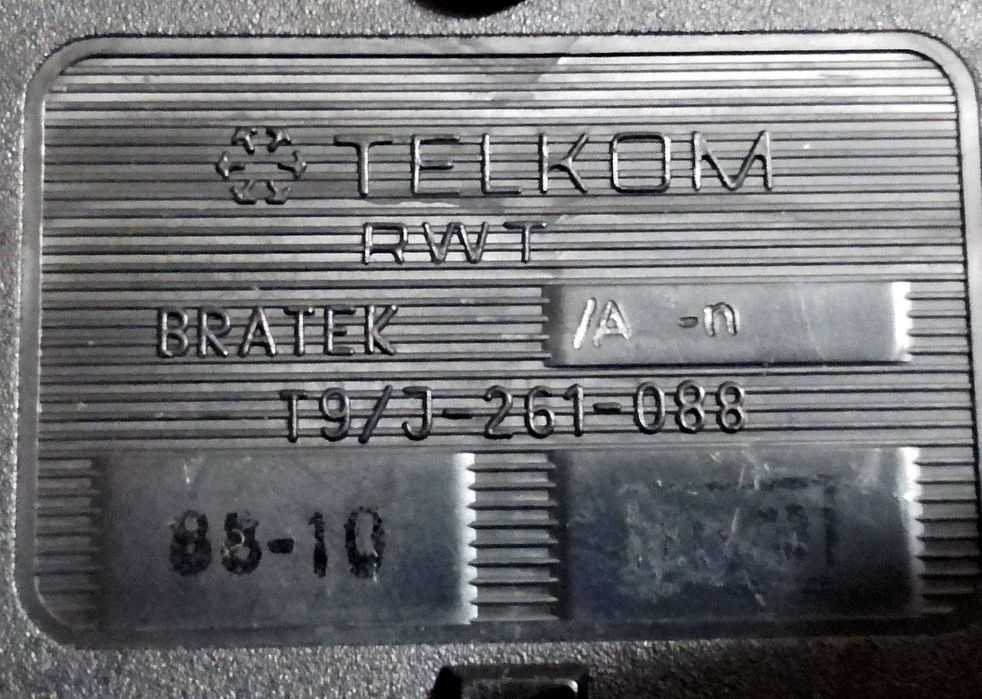 Stary telefon stacjonarny Telkom RWT Bartek T9/J beżowy PRL