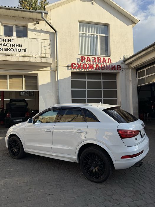 Продам AUDI Q3 quattro