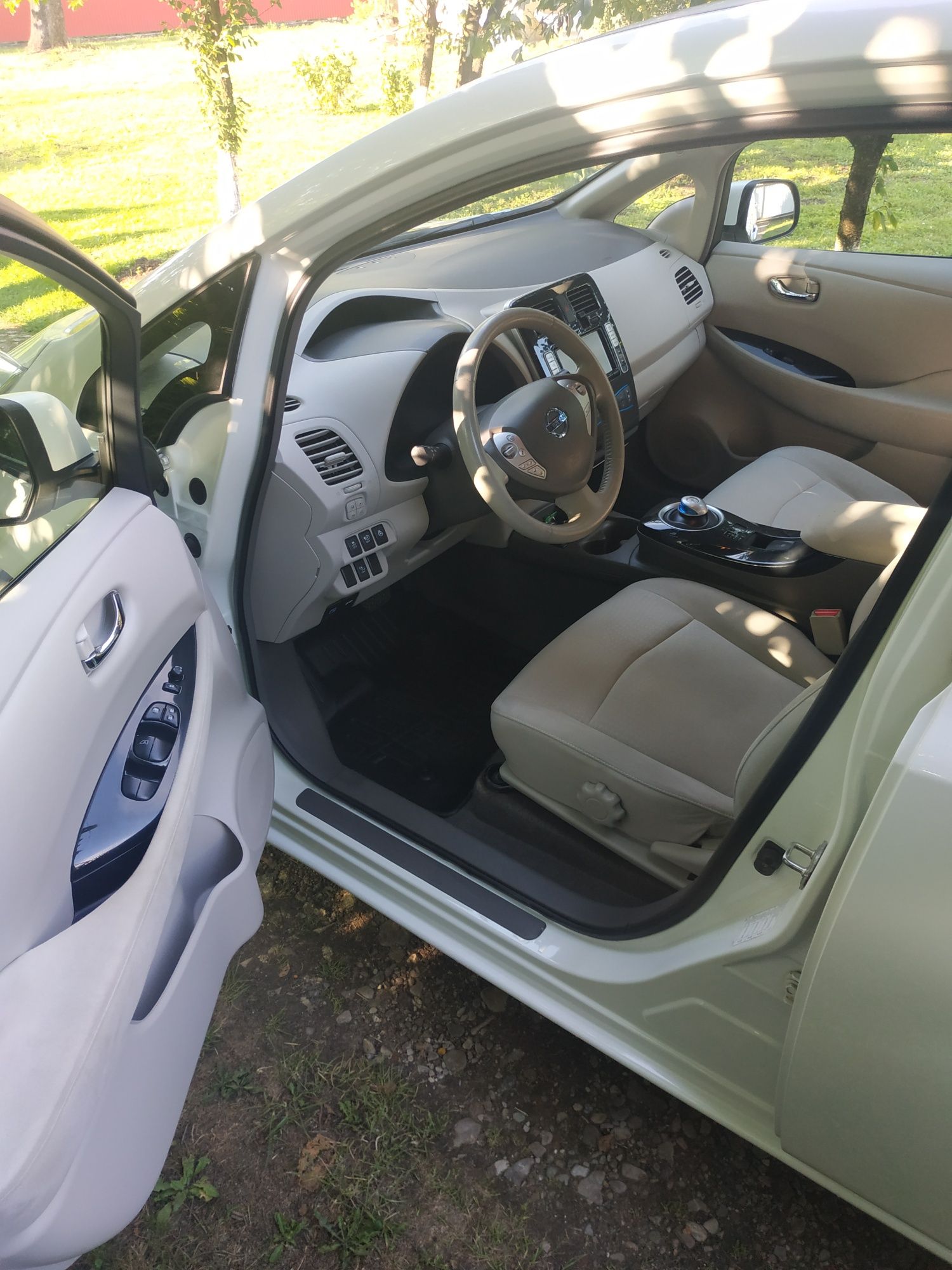 Nissan leaf Ніссан Ліф