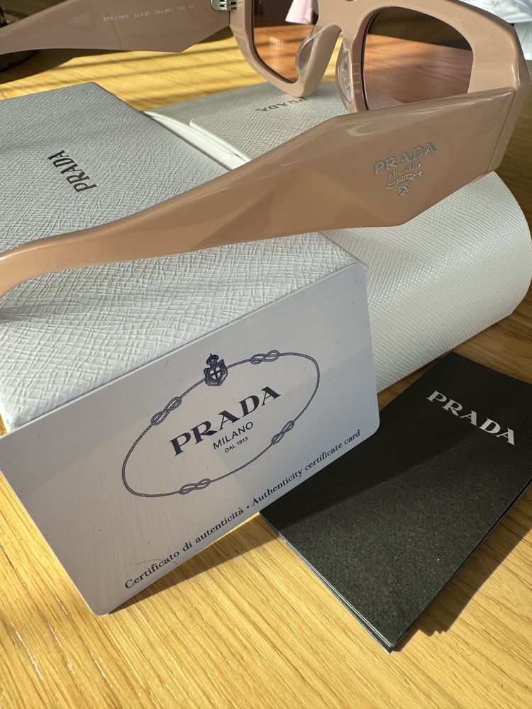 Okulary  przeciwsłoneczne Prada