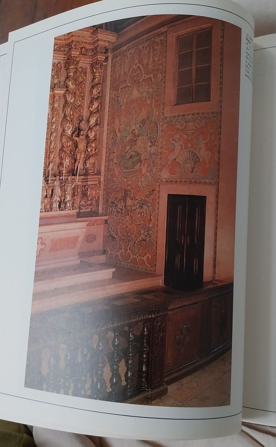 Livro " The Art of Azulejo in Portugal"