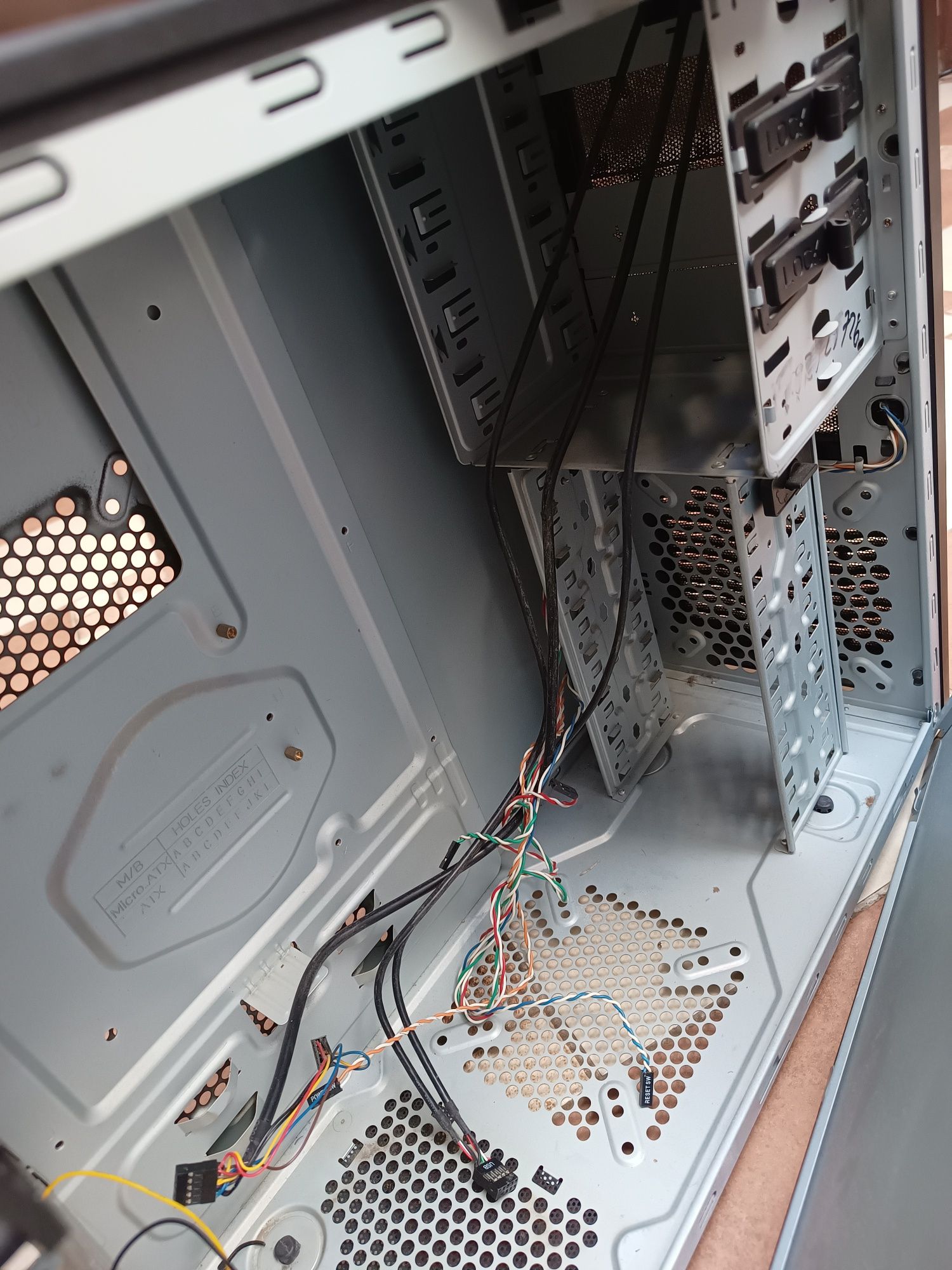 Obudowa MIDI tower do komputera Coolermaster Elite bez okna