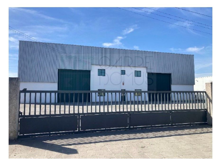Armazém industrial em Évora