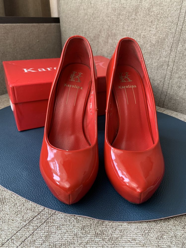 Червоні лаковані туфлі на каблуку karolina 36 - 37 р