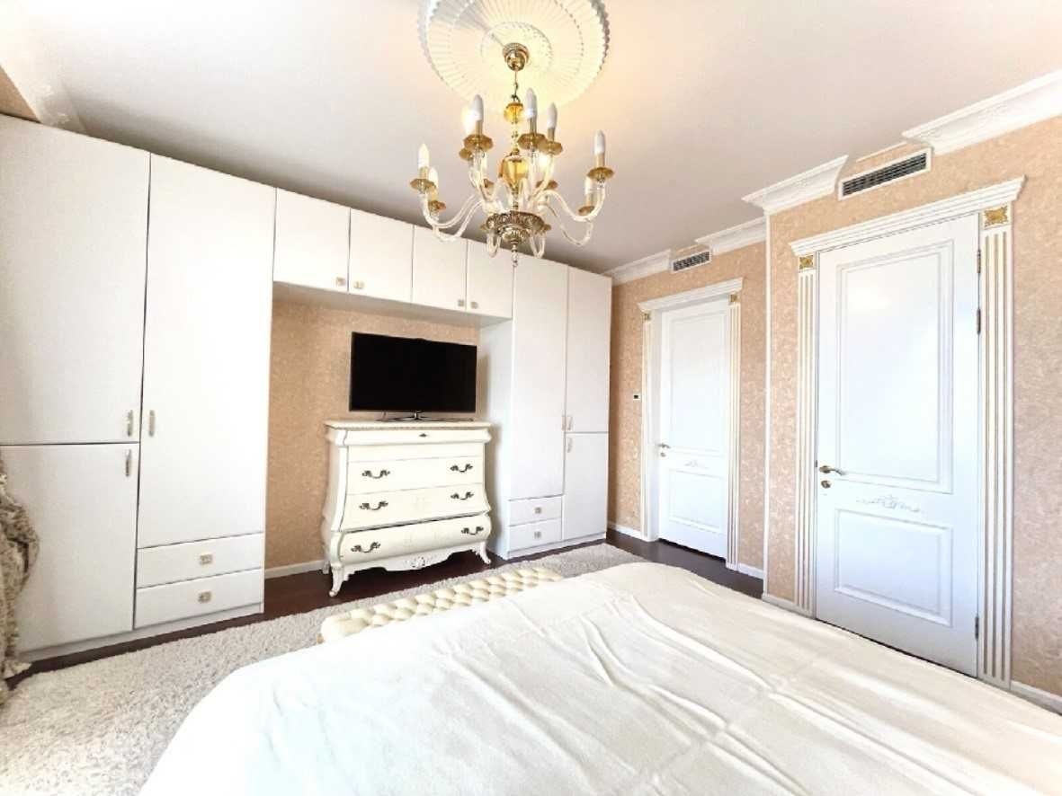 Продаж 5-кімн. квартири 178,9 м², по вул. Круглоуніверситетська, 3-5