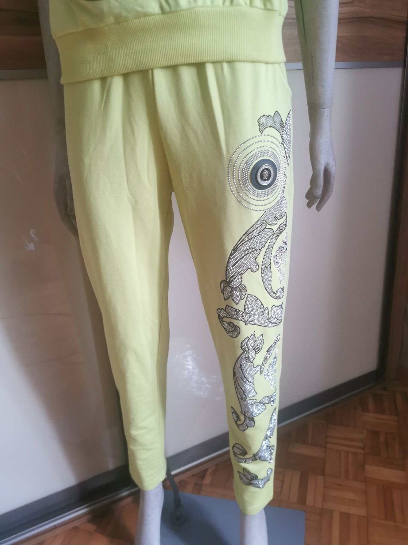 Nowy dres damski Versace w kolorze limonka z cyrkoniami srebrnymi