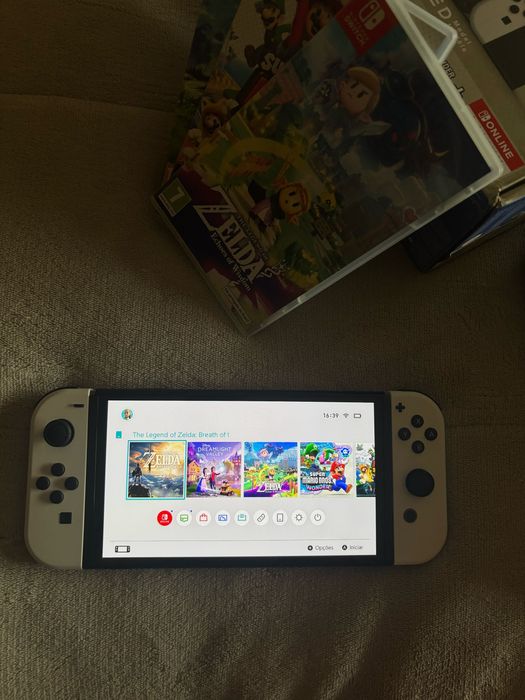 Nintendo Switch OLED 64GB White + Super Mario Bros. Wonder