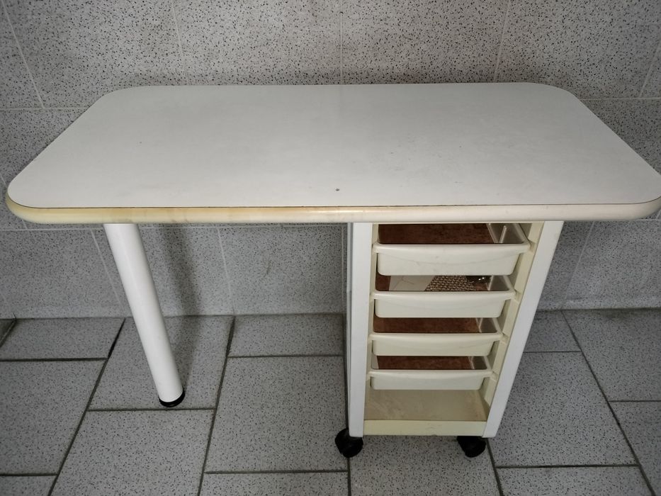 Mesa Manicure com gavetas