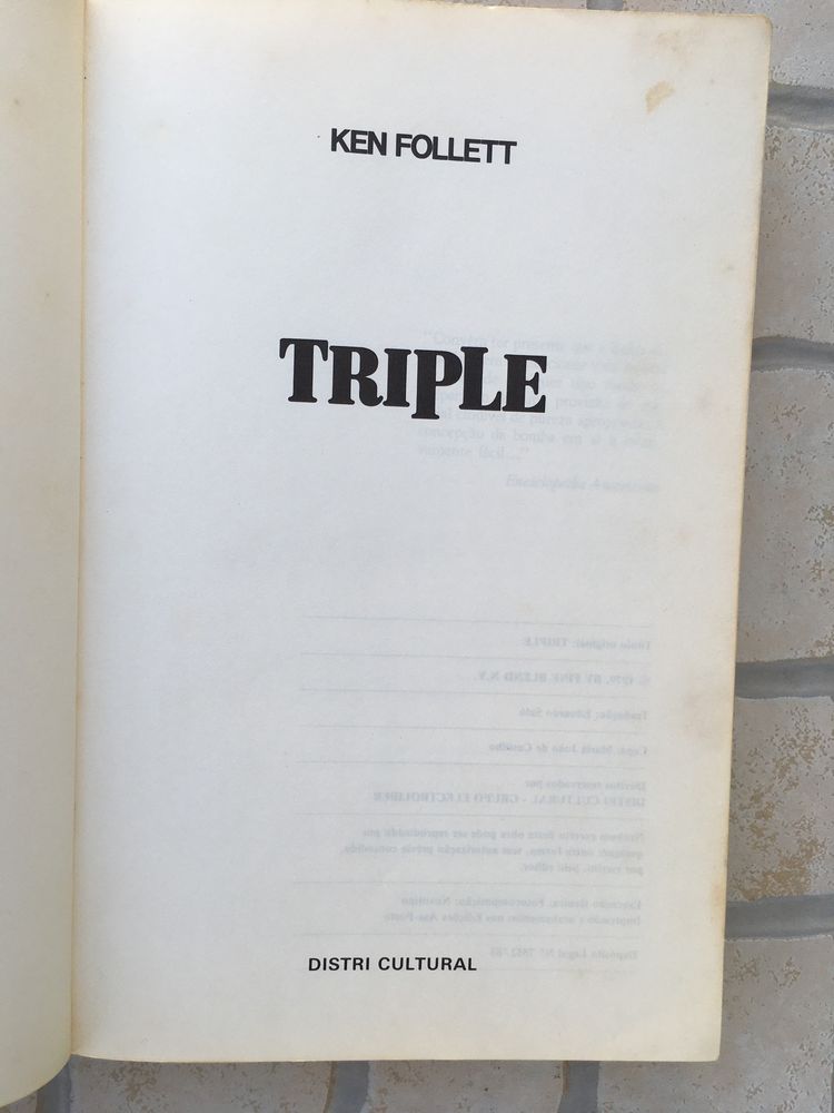 Livro “ Triple” de Ken Follett
