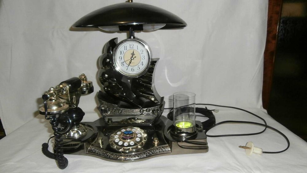 Светильник оригинальный (светильник, часы, телефон)