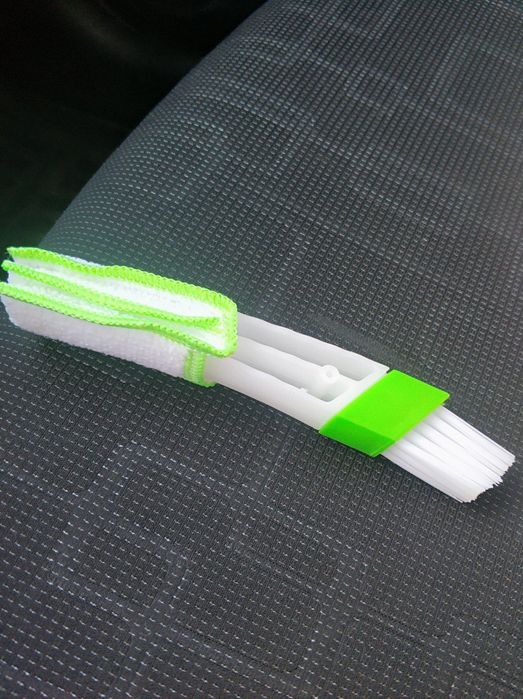 Щётка для чистки панели приборов автомобиля