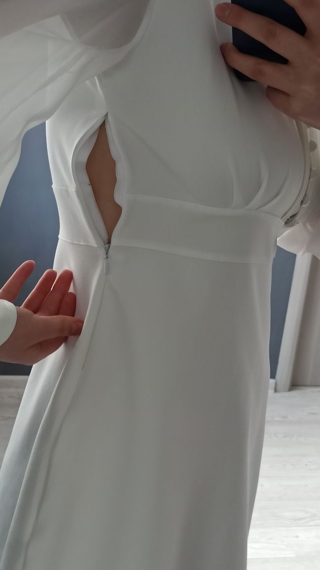 Біле жіноче плаття