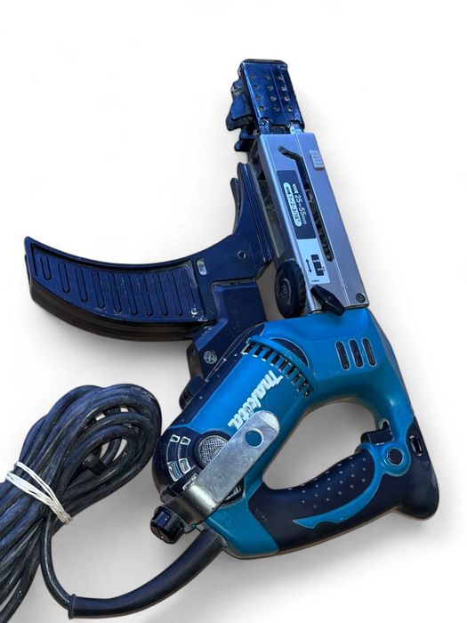 Wkrętarkę Sieciową z magazynkiem Makita 6842 do płyt g-k