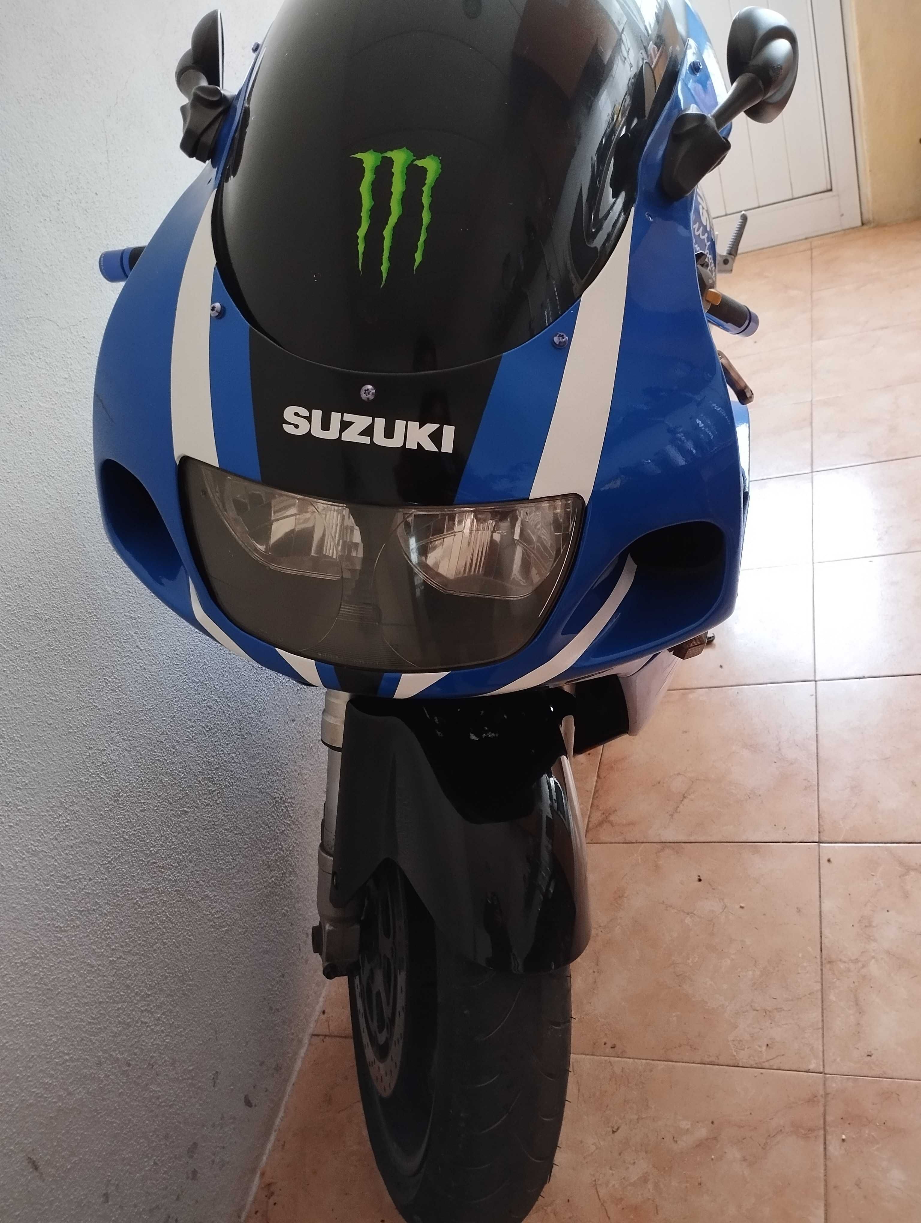 Moto Suzuki GSXR 750