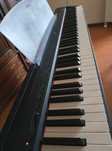 Piano Yamaha vertical elétrico