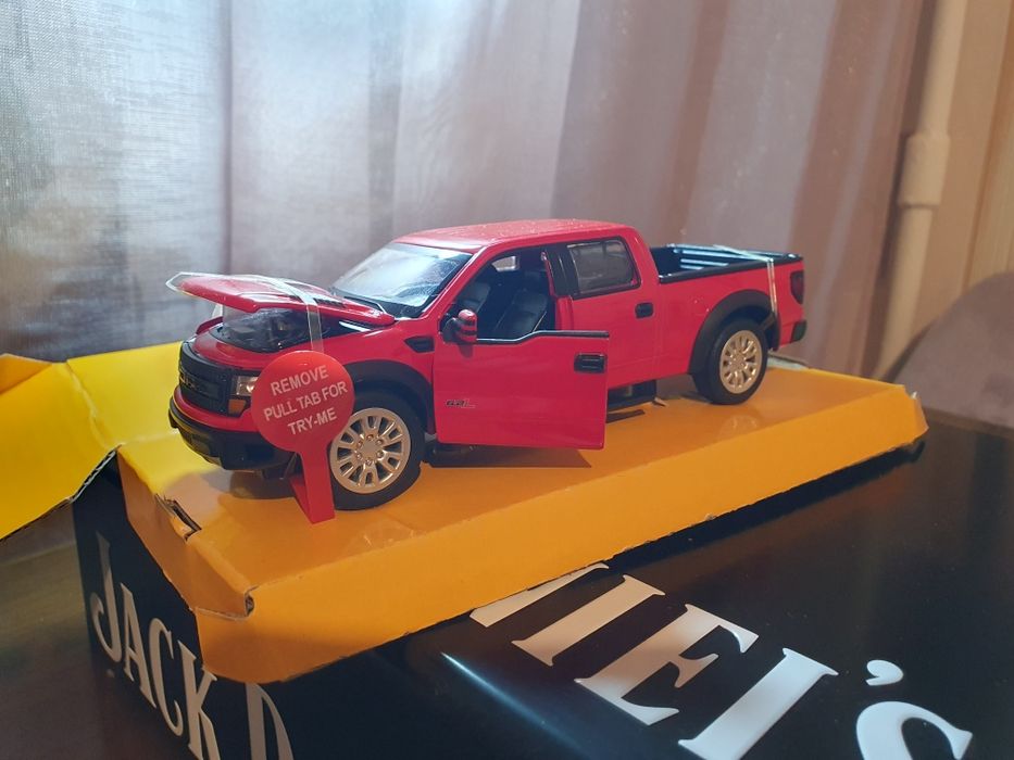 Модель автомобіля Ford F-150 SVT Raptor маштаб 1:34