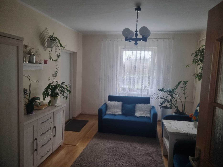 Sprzedam mieszkanie w domu w zabudowie bliźniaczej z dwiema działkami.