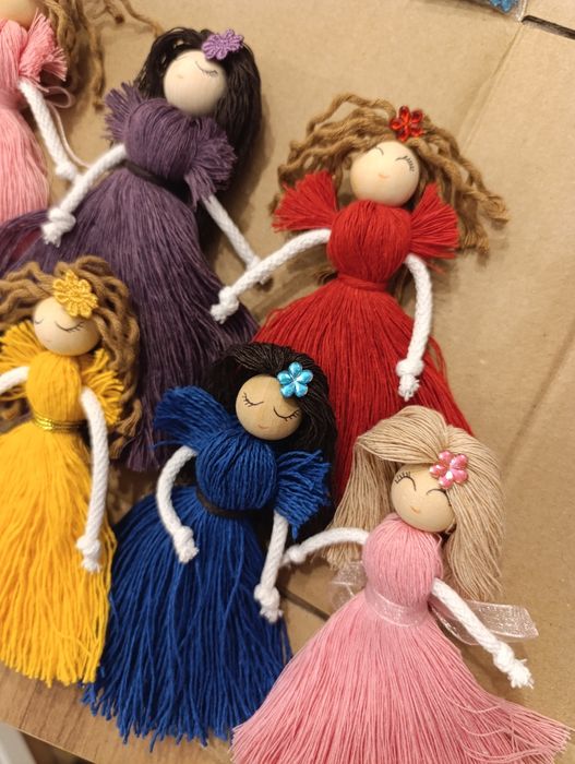 Kolorowe anioły stróże na dzień mamy babci zawieszki makrama
