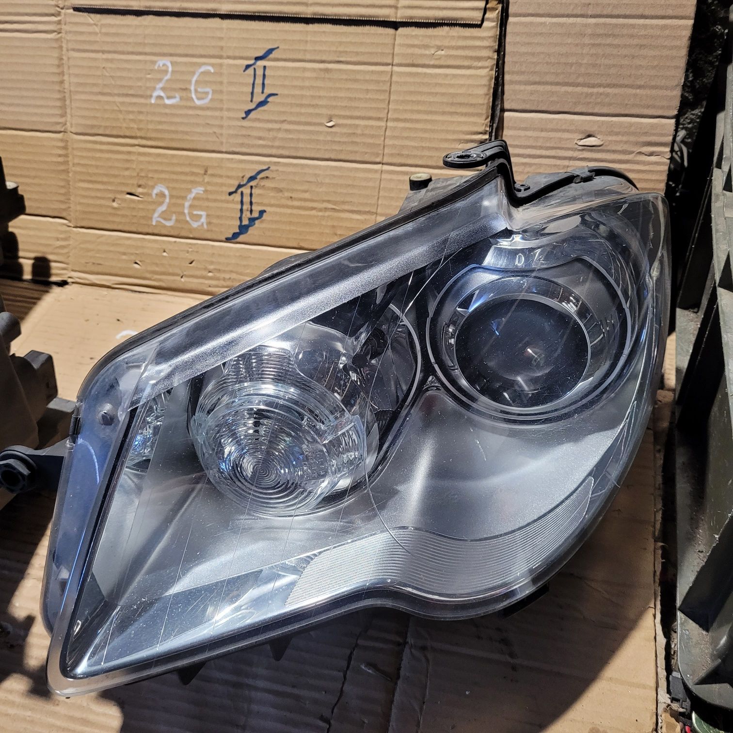 Lampy przód xenon vw Touran I lift 2007r