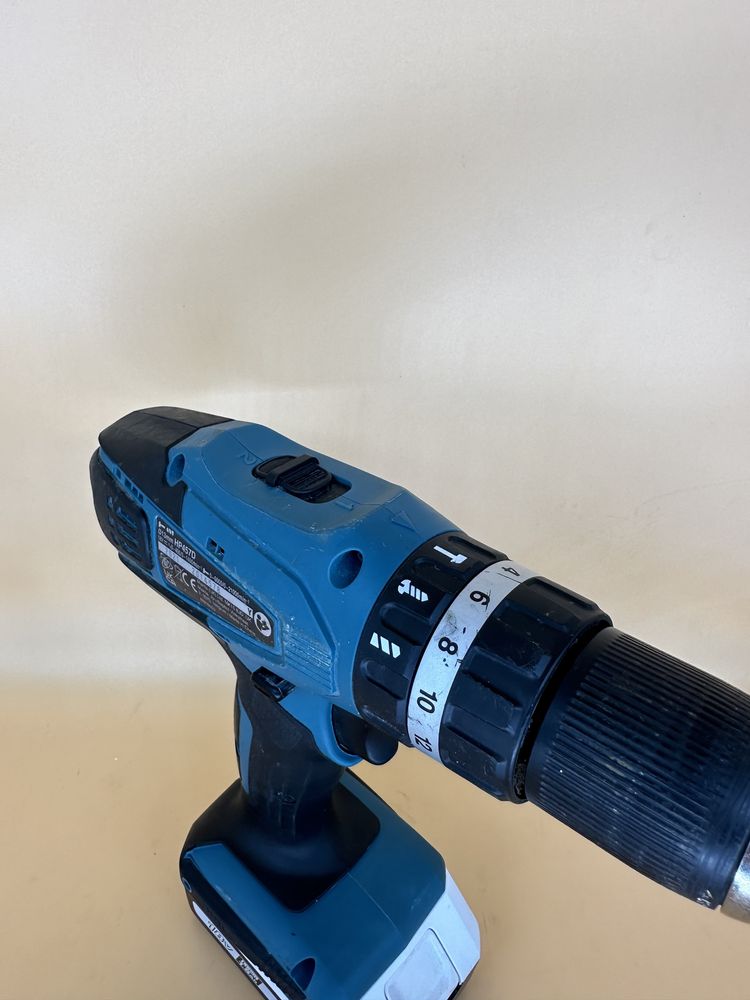 Аккумуляторная ударная дрель-шуруповерт Makita HP 457 D