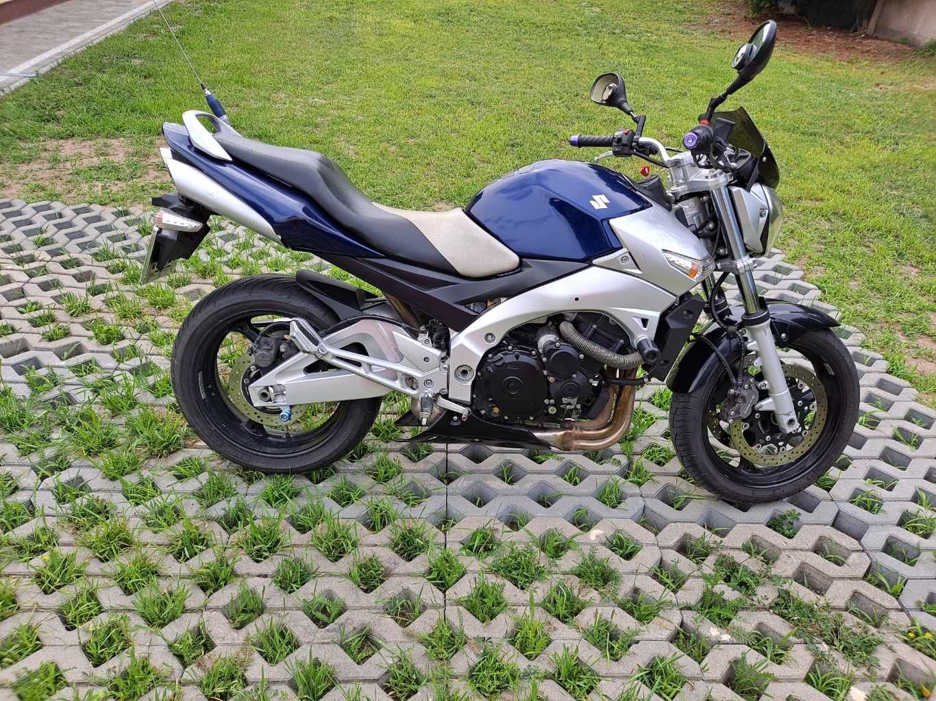 Motocykl Suzuki GSR 600